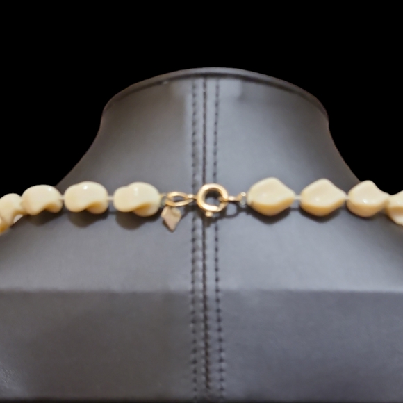 Vintage 36" Cream Colour Beaded Necklace Lot 1 - Picture 3 of 3